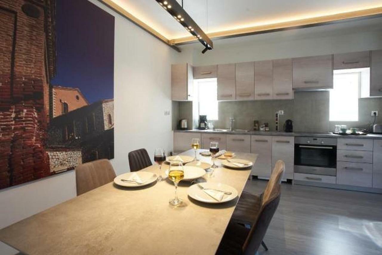 Athenian Residences Luaran gambar